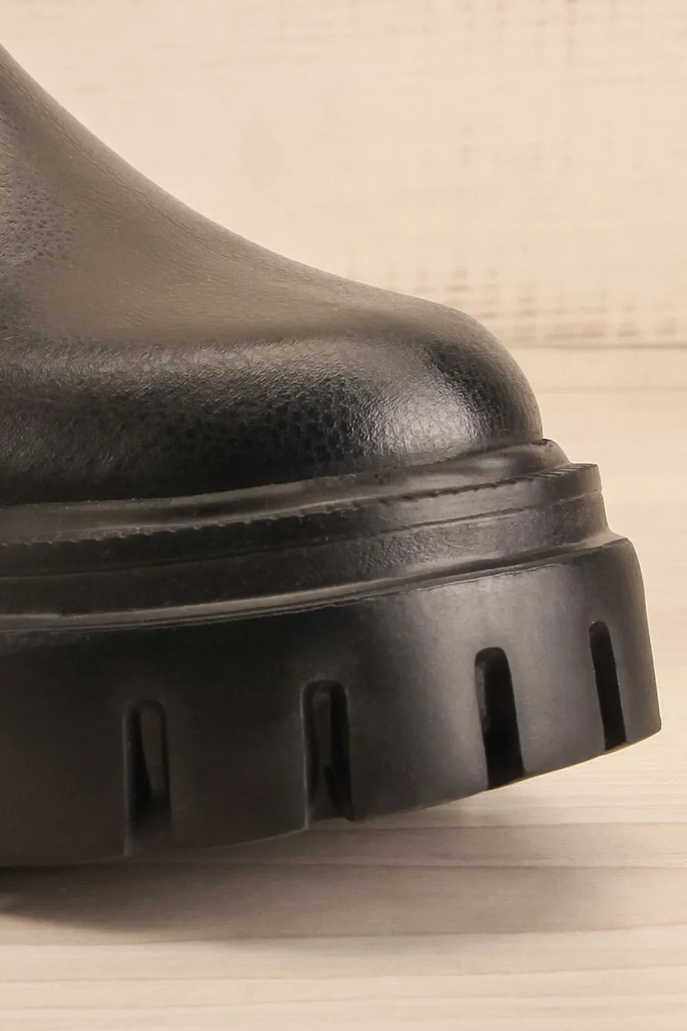 Agora Black | Cleated Chelsea Boots