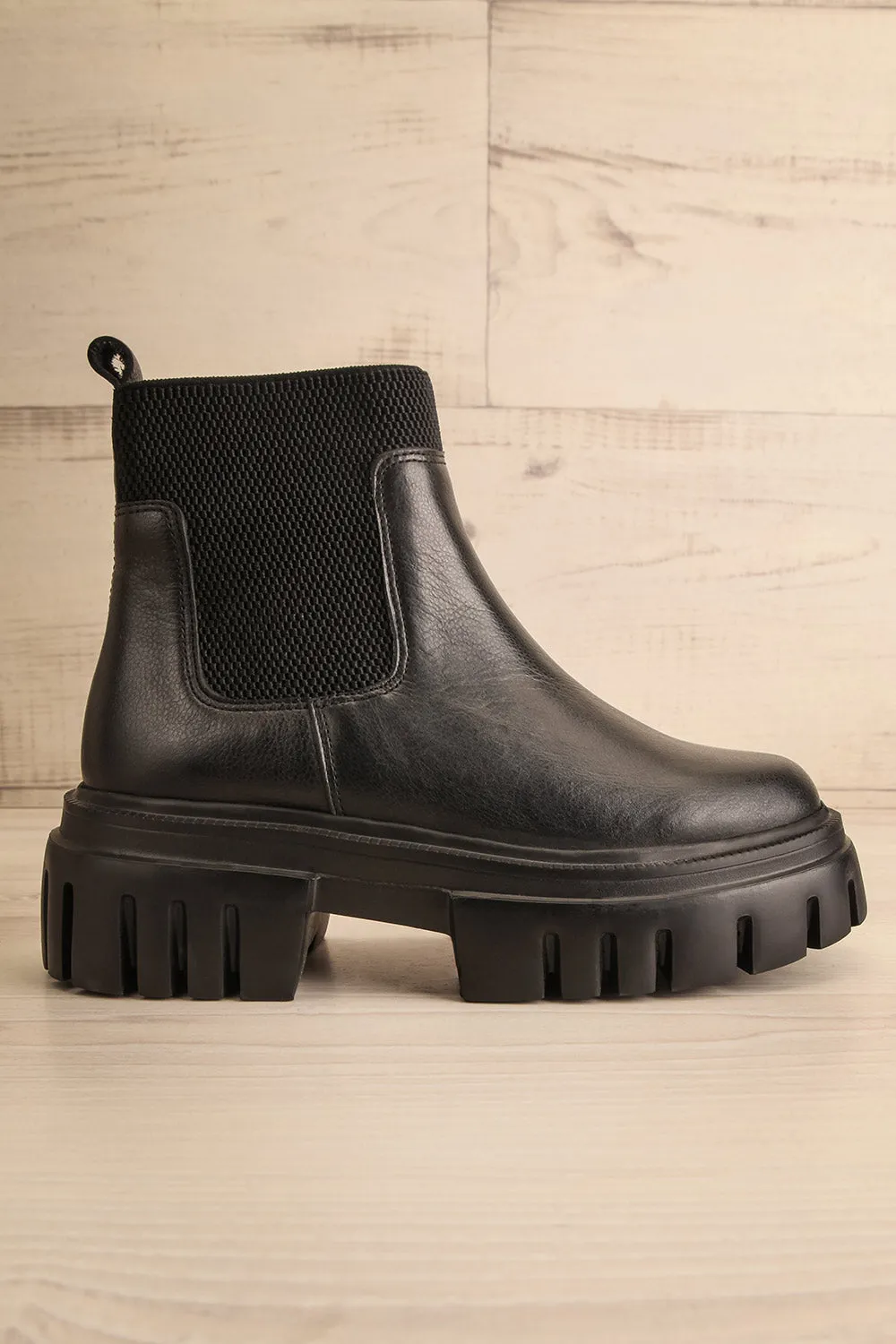 Agora Black | Cleated Chelsea Boots