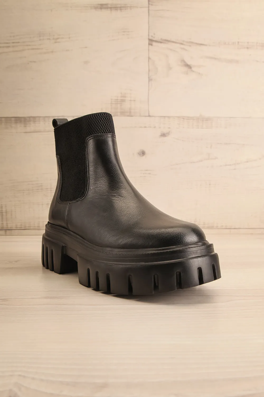 Agora Black | Cleated Chelsea Boots