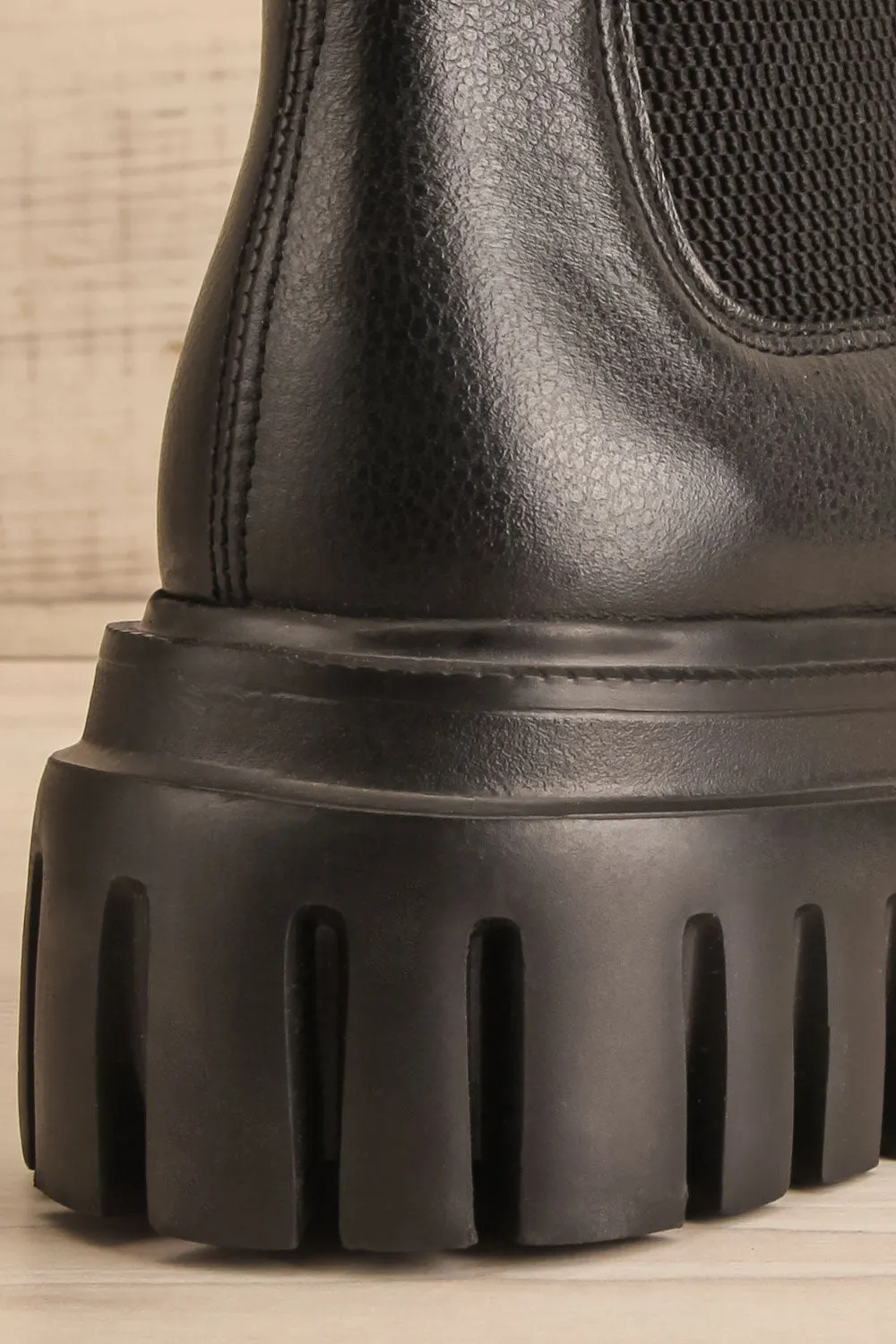 Agora Black | Cleated Chelsea Boots