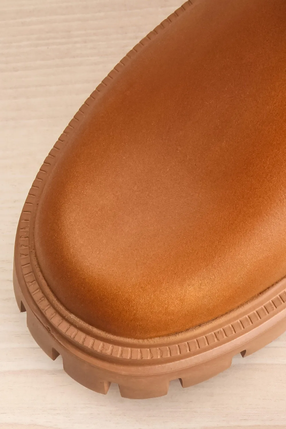 Agora Caramel | Cleated Chelsea Boots