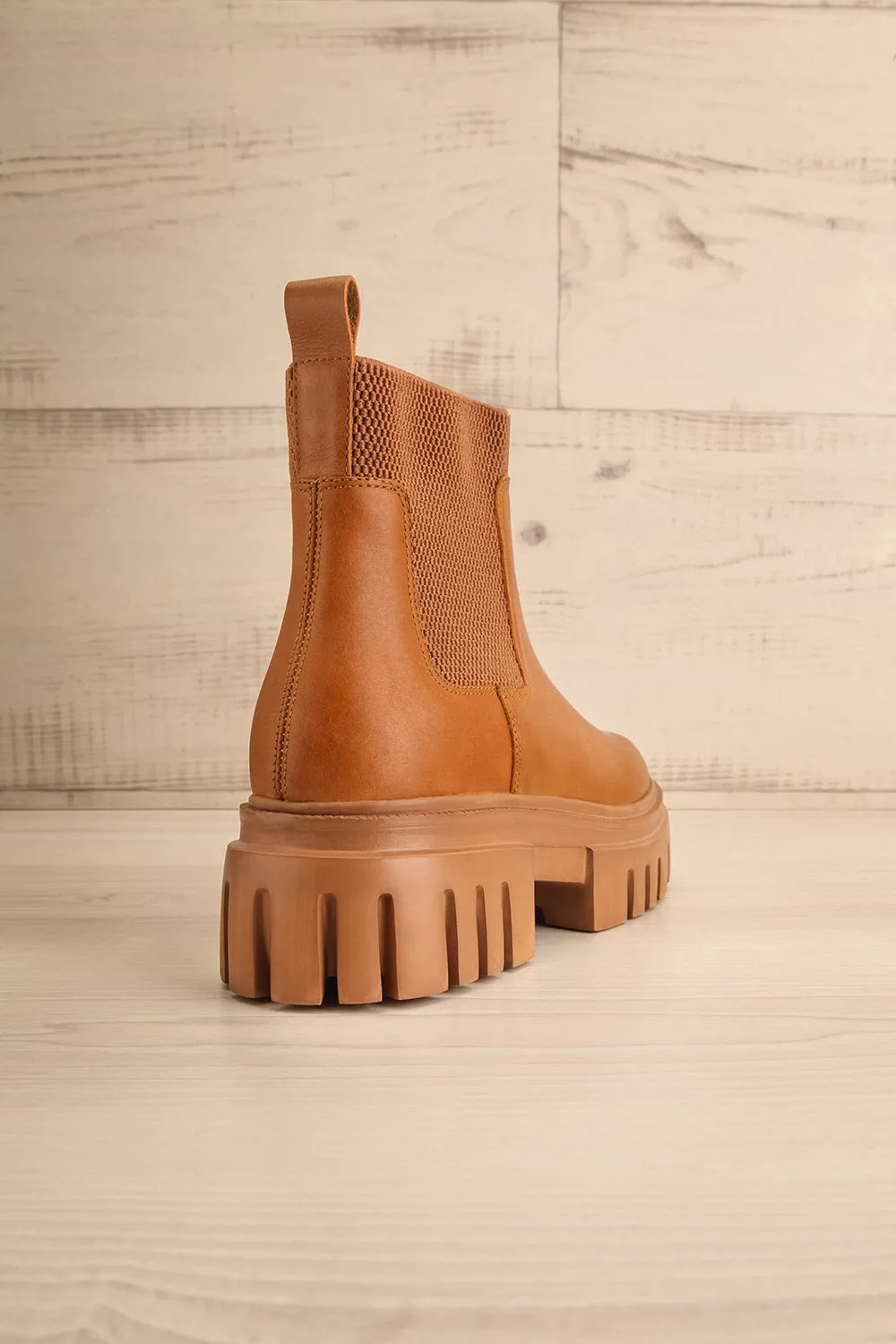 Agora Caramel | Cleated Chelsea Boots