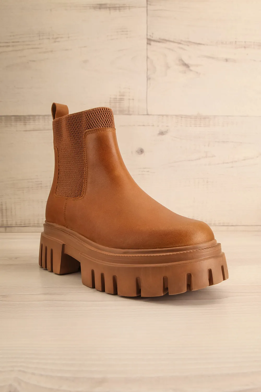 Agora Caramel | Cleated Chelsea Boots