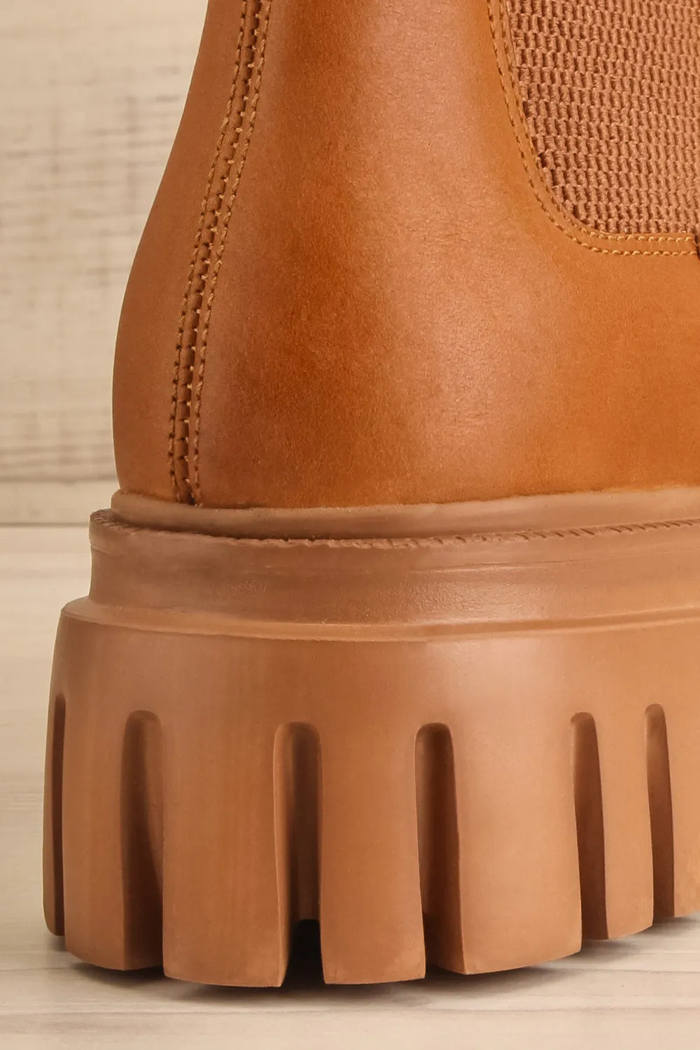 Agora Caramel | Cleated Chelsea Boots