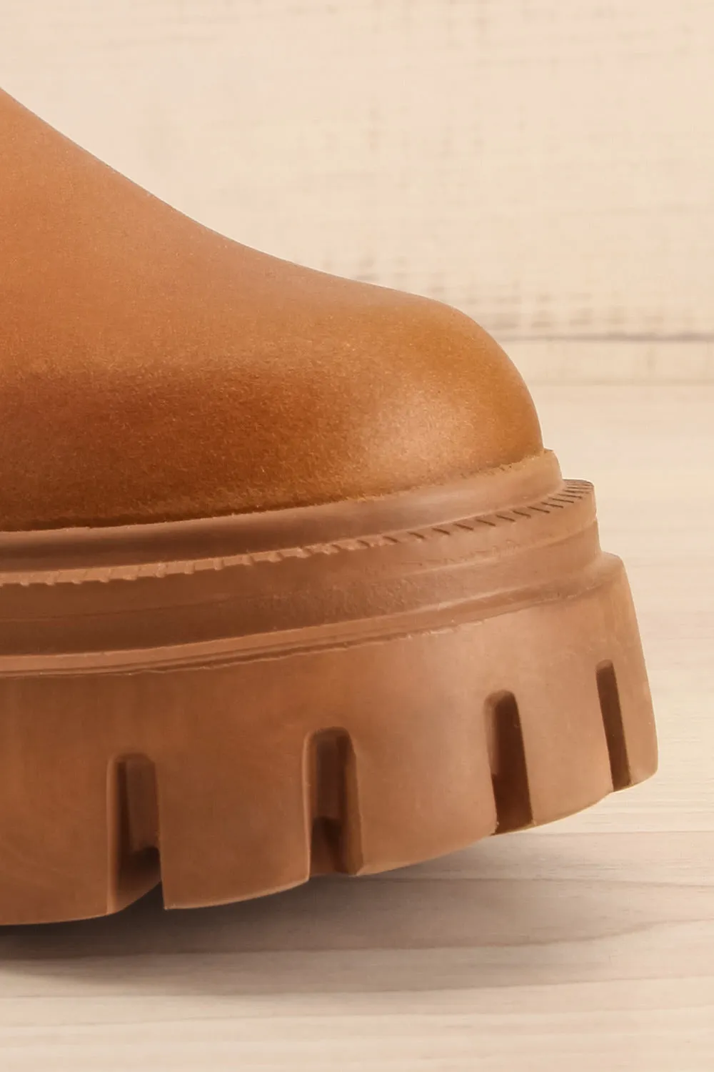 Agora Caramel | Cleated Chelsea Boots