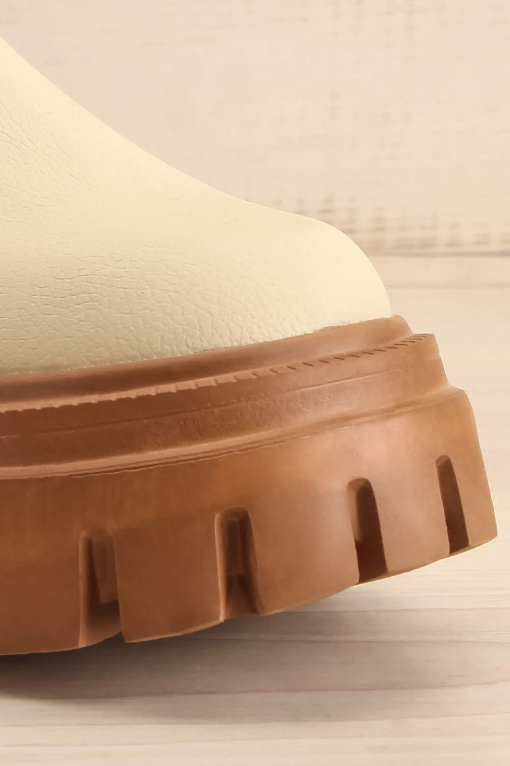 Agora Ivory | Cleated Chelsea Boots