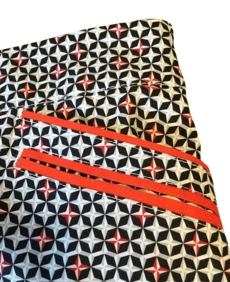 Annika by Cutter & Buck Patterned Skort in White, Black & Gray & Red Size 8  MSP$102