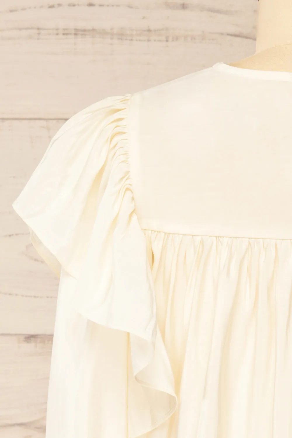 Arlequine | Ivory Blouse w/ Ruffles