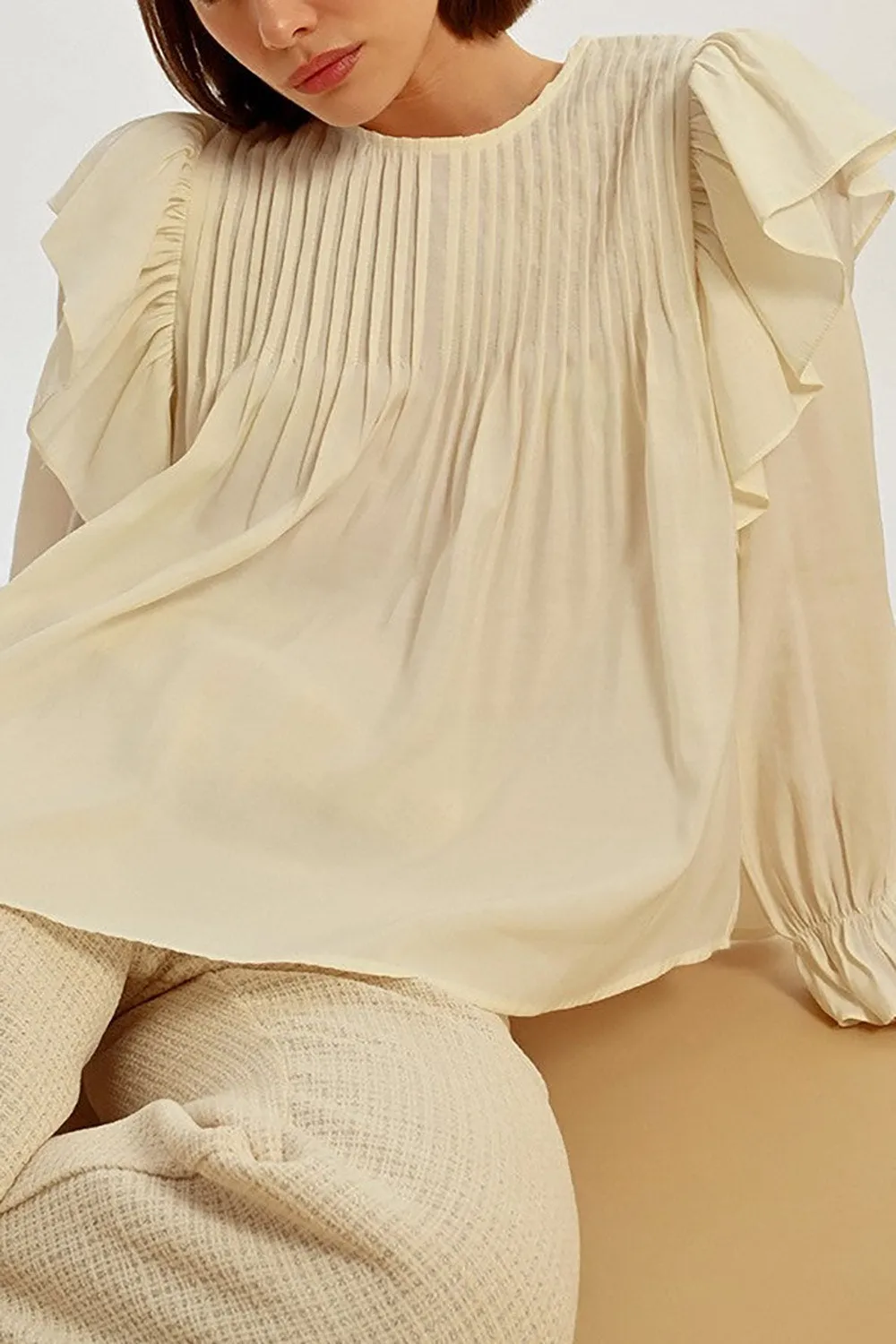 Arlequine | Ivory Blouse w/ Ruffles