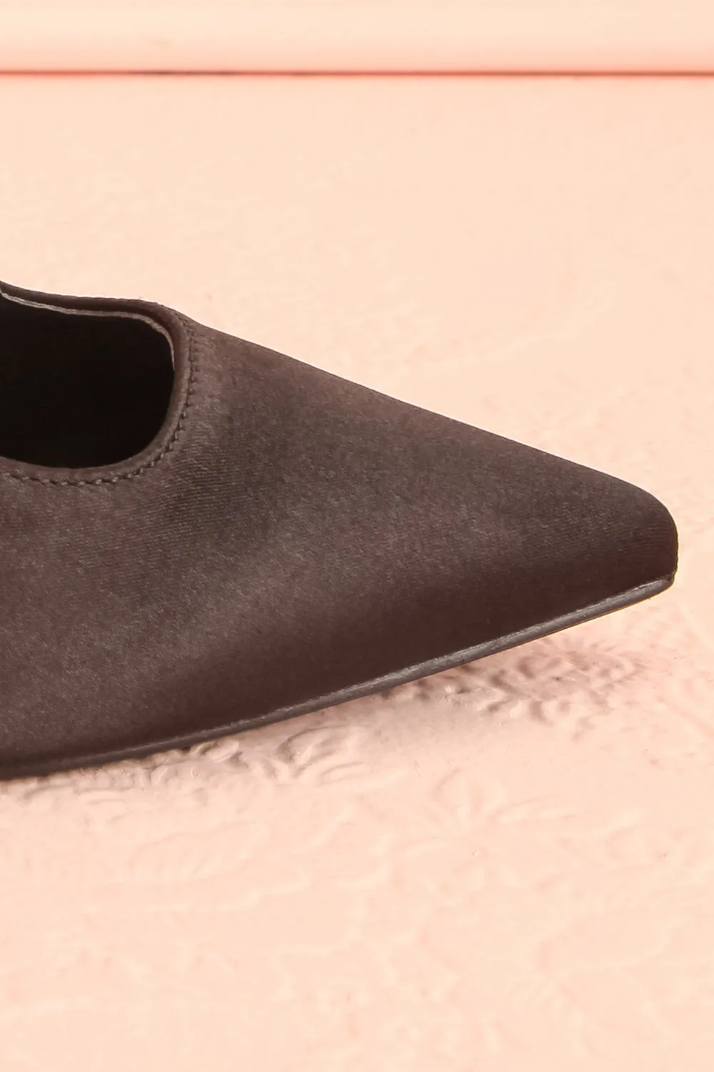 Awenita | Black Pointed Toe Heels w/ Cristals