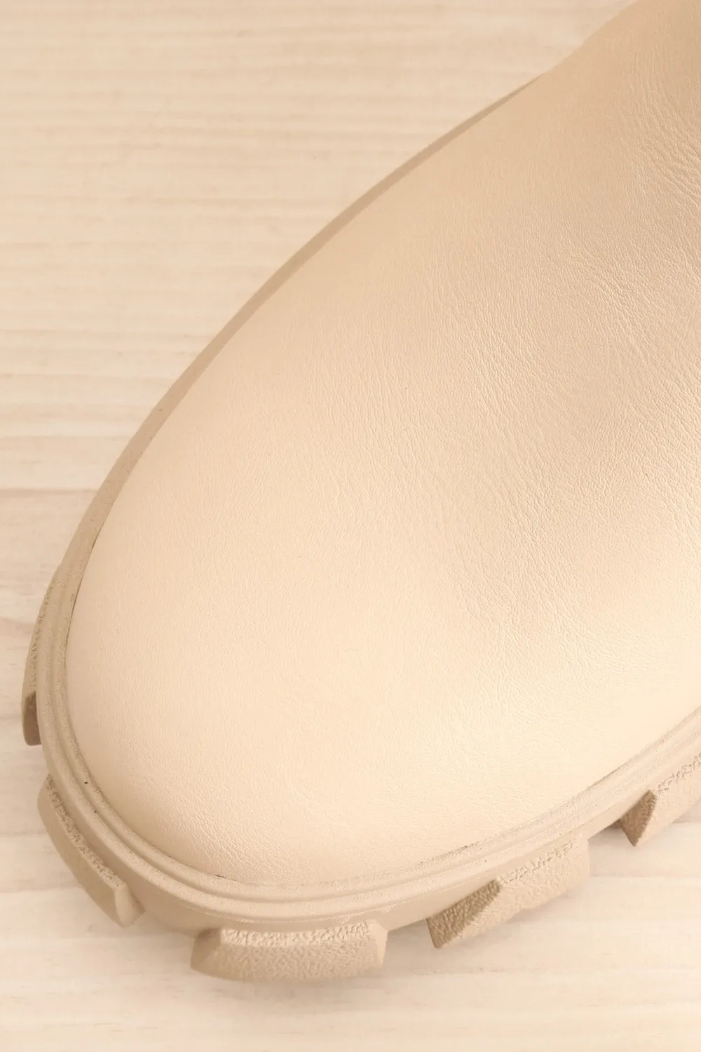 Barakaldo Ivory | Faux-Leather Chelsea Boots