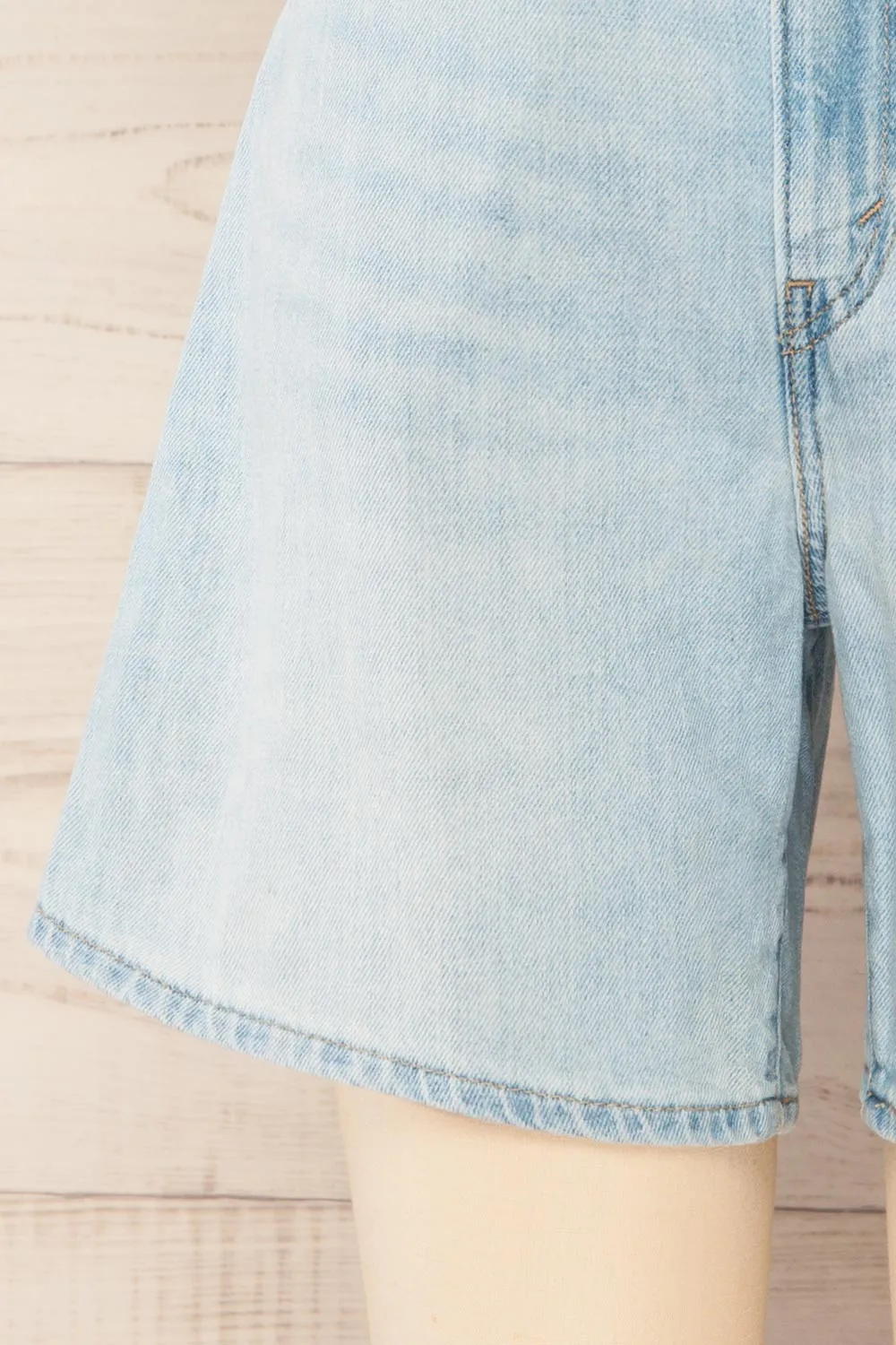 Betim | High-Waisted Baggy Blue Shorts