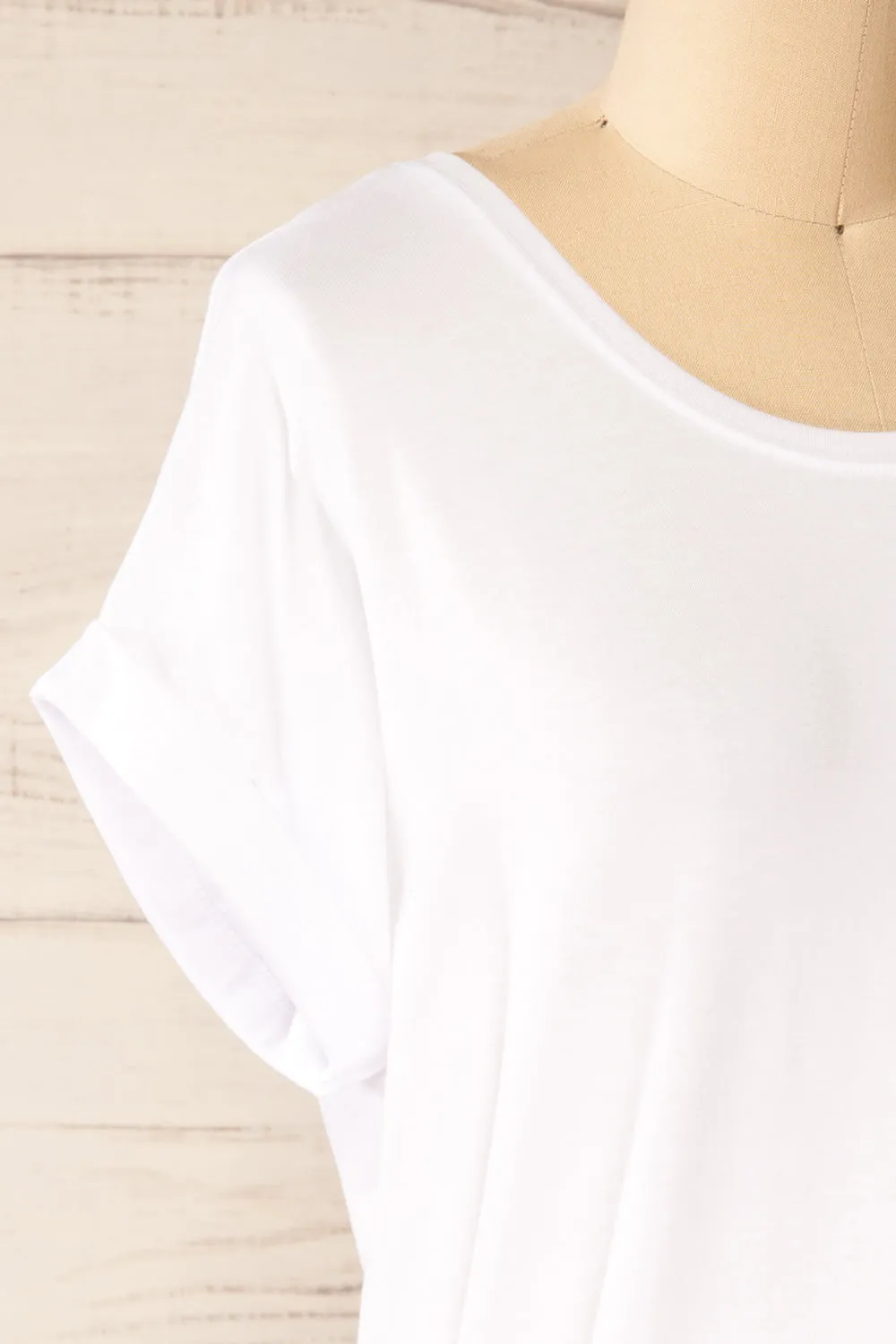 Bossugan White | Round Neck T-Shirt