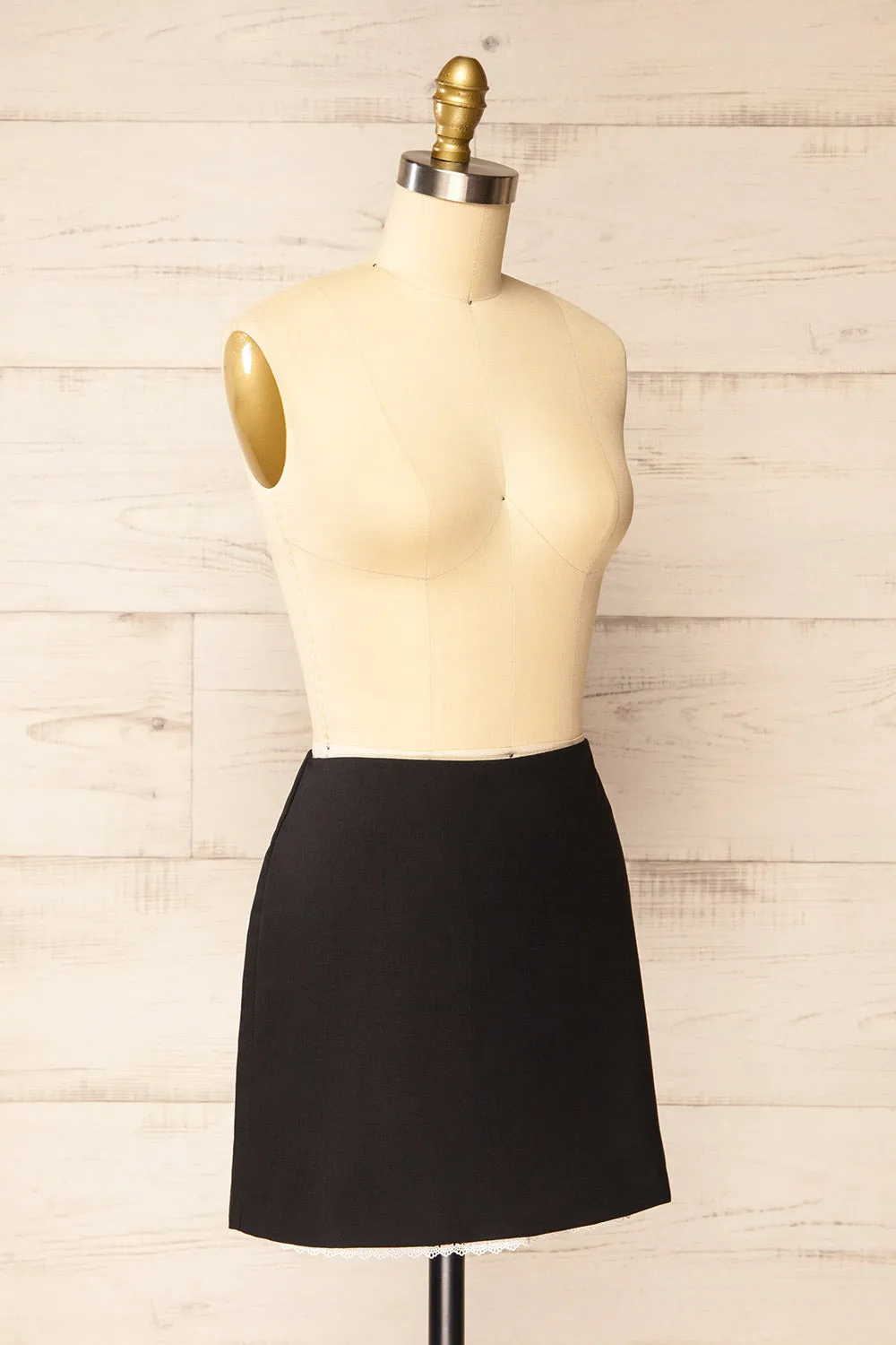 Buxton | Short Black Skirt w/ Lace Trim