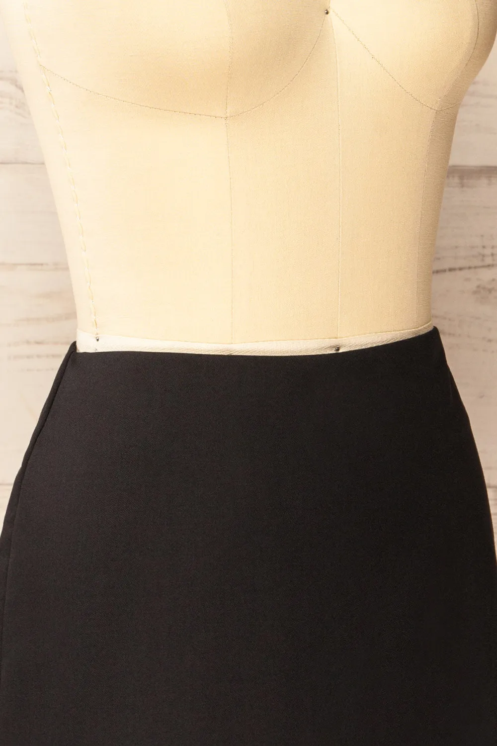 Buxton | Short Black Skirt w/ Lace Trim