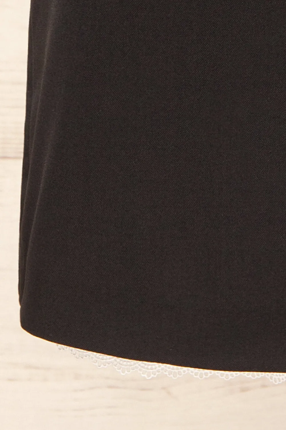 Buxton | Short Black Skirt w/ Lace Trim
