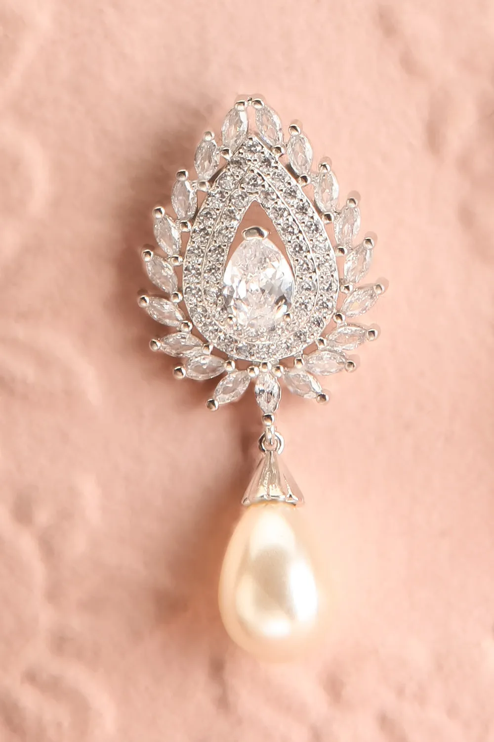 Claing | Crystal Pendant Earrings w/ Pearl