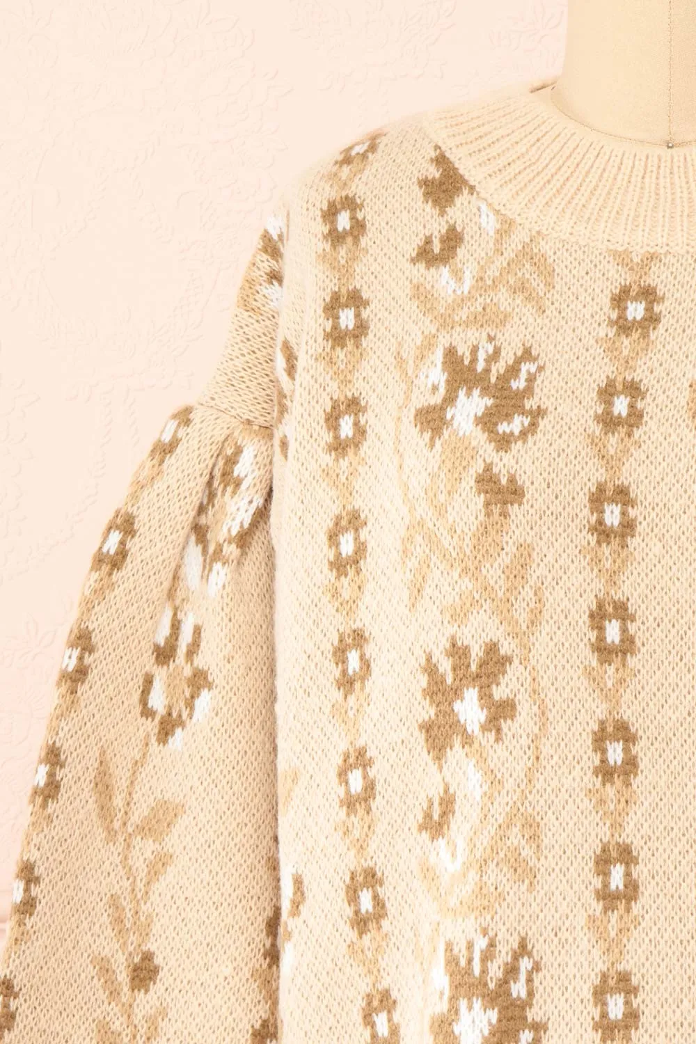 Dushanbe | Knit Sweater w/ Flower Chain Pattern