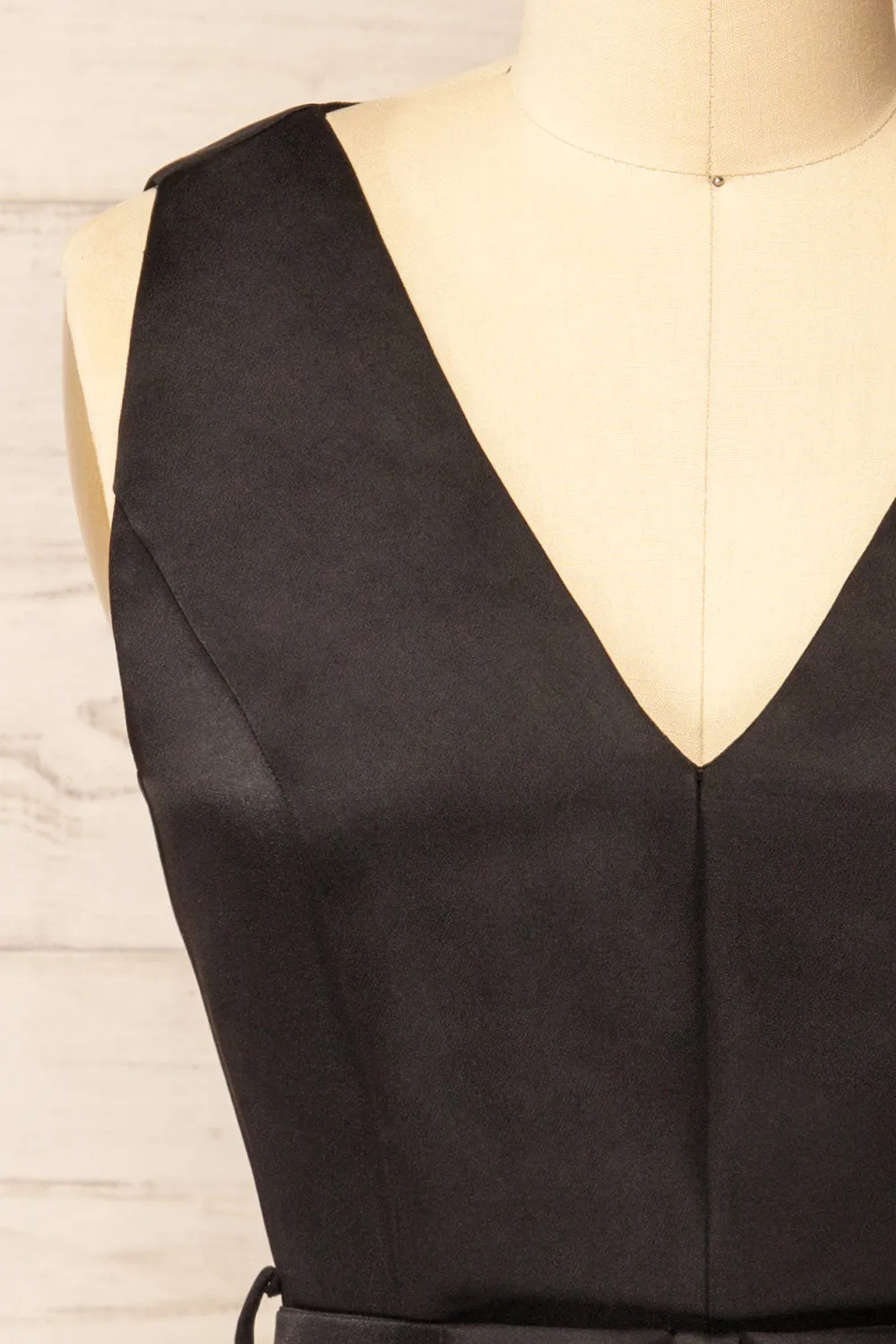 Evesham | Short Black Dress w/ Ribbon Belt