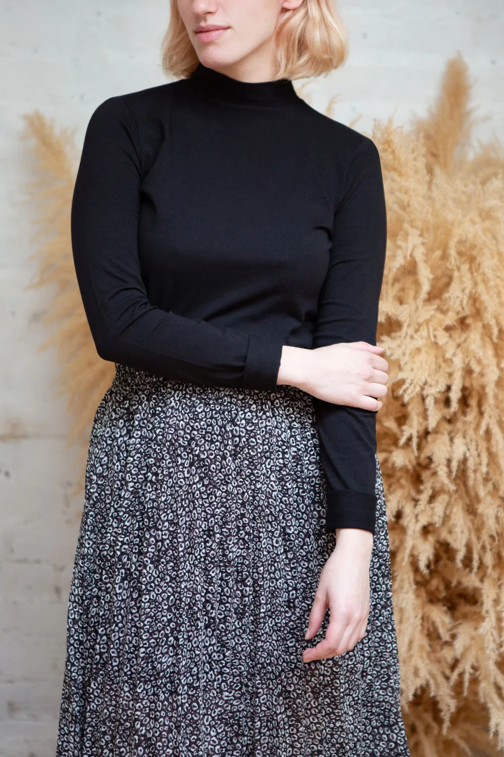 Falejde Black | Long Sleeve Mock Neck Top