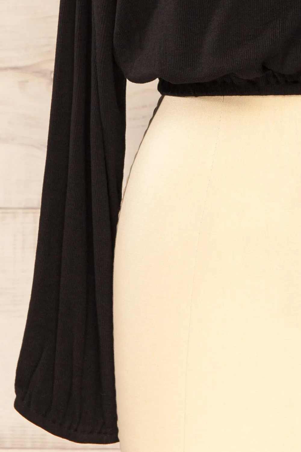 Farnham Black | Ribbed Crop Top w/ Long Sleeves
