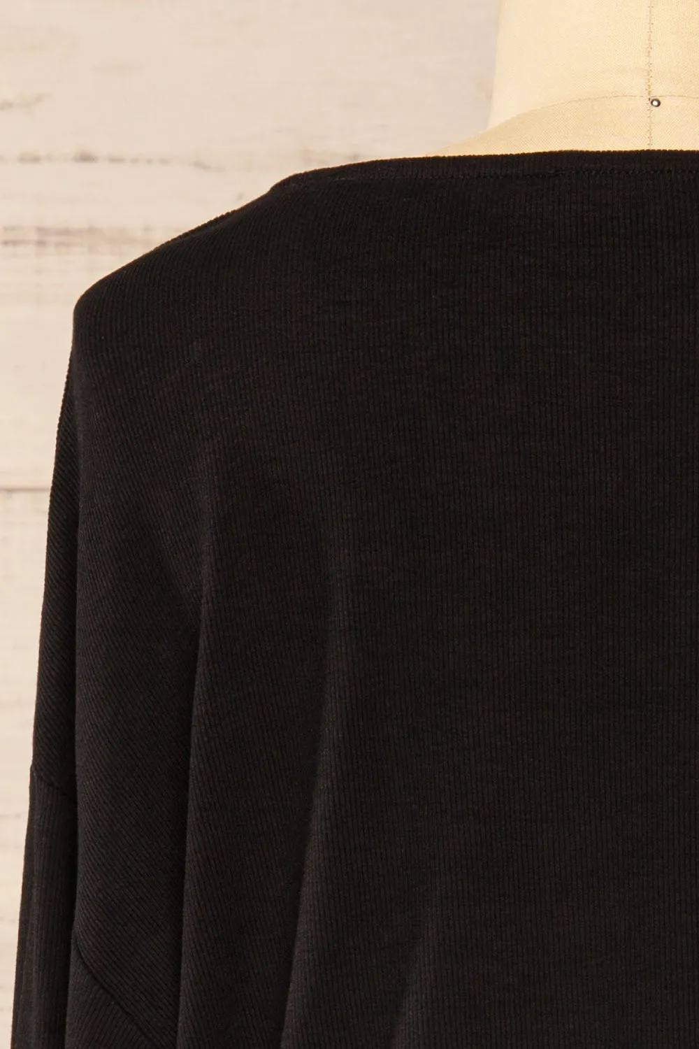Farnham Black | Ribbed Crop Top w/ Long Sleeves