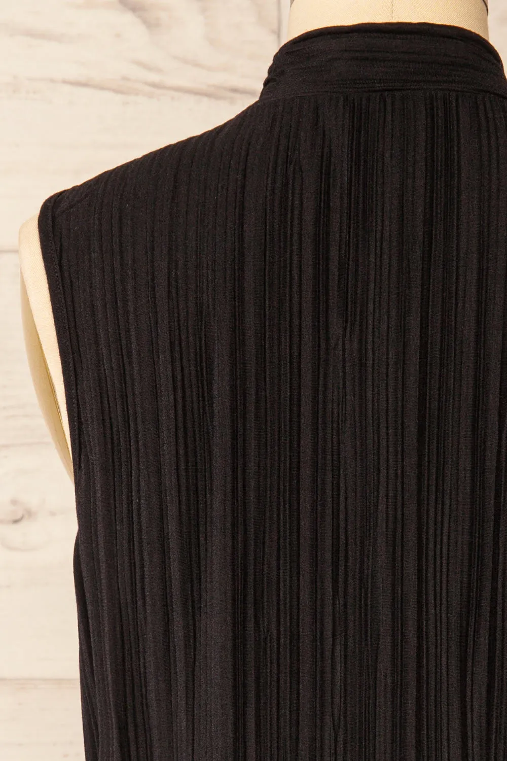 Fuyang Black | Sleeveless Pleated Top