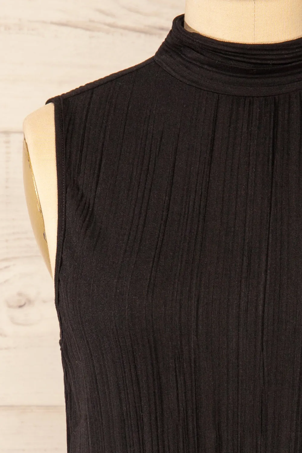 Fuyang Black | Sleeveless Pleated Top