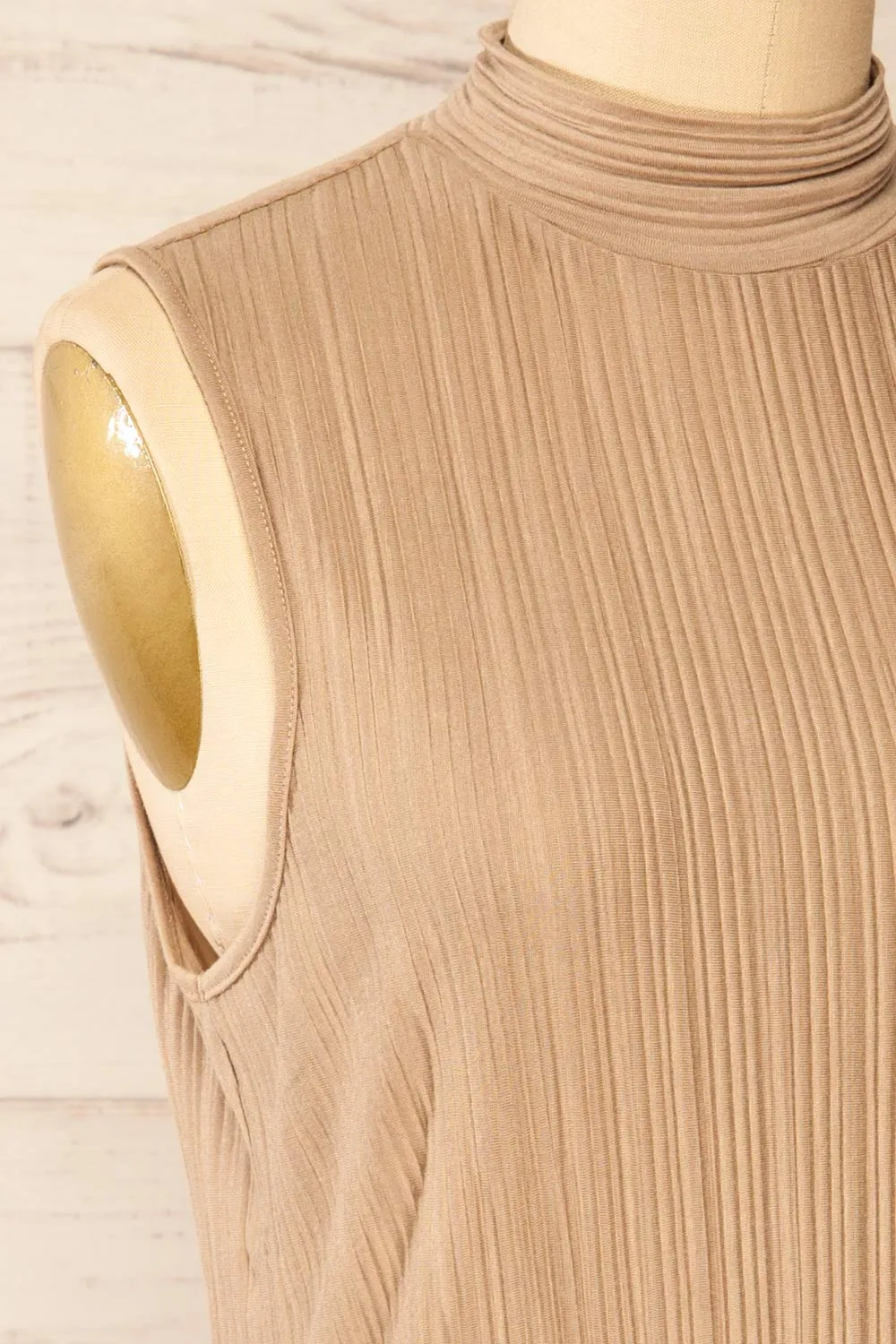 Fuyang Taupe | Sleeveless Pleated Top