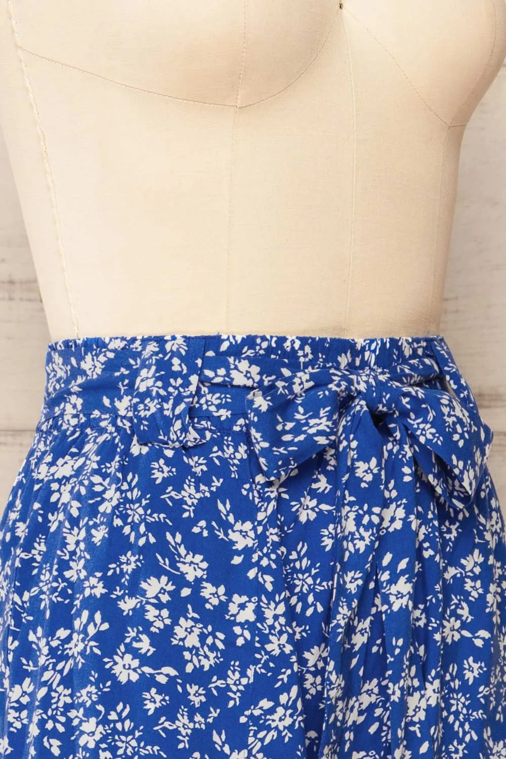 Joey Floral Blue | High-Waist Shorts w/ Belt