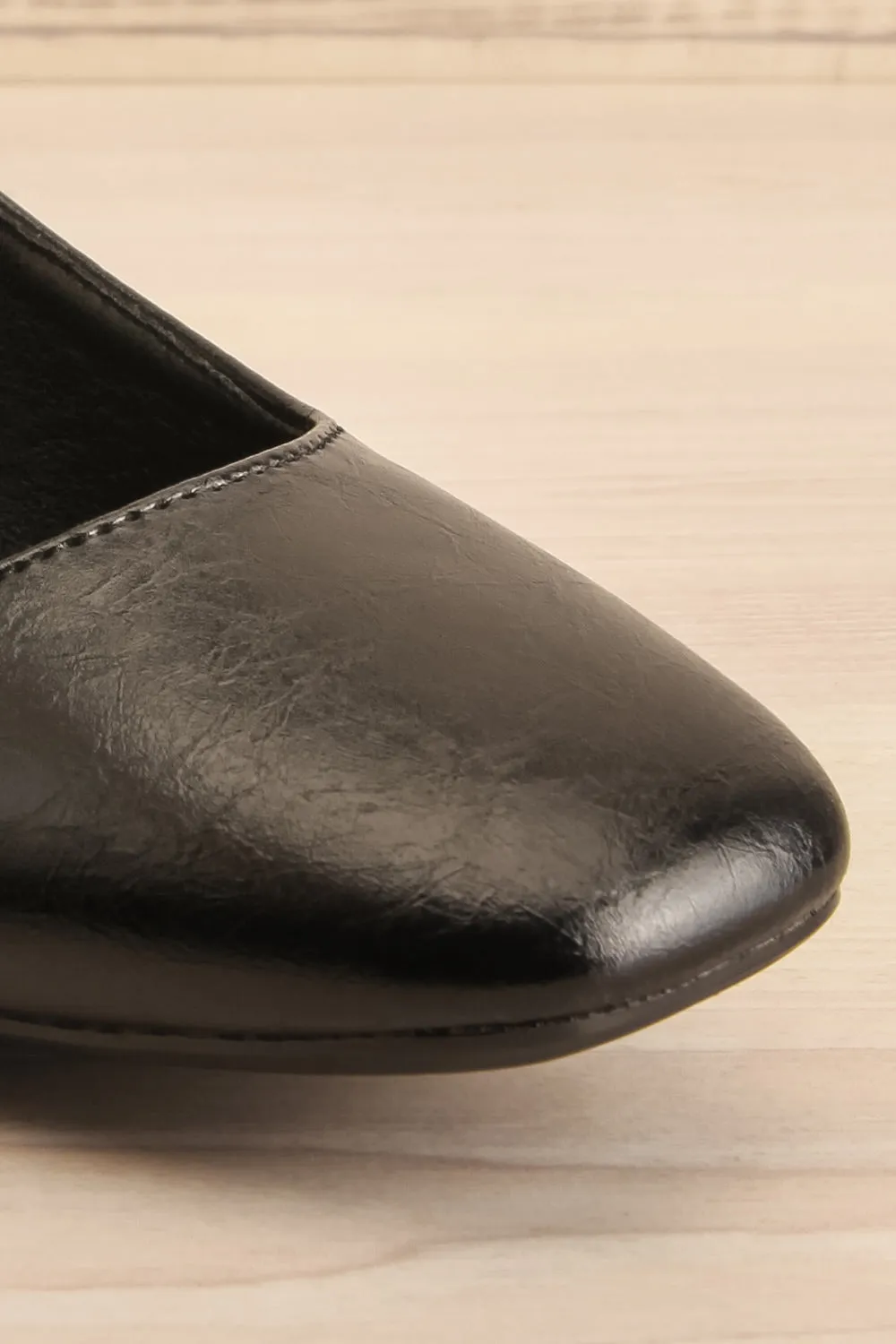 Kundah | Pointed Toe Black Heels