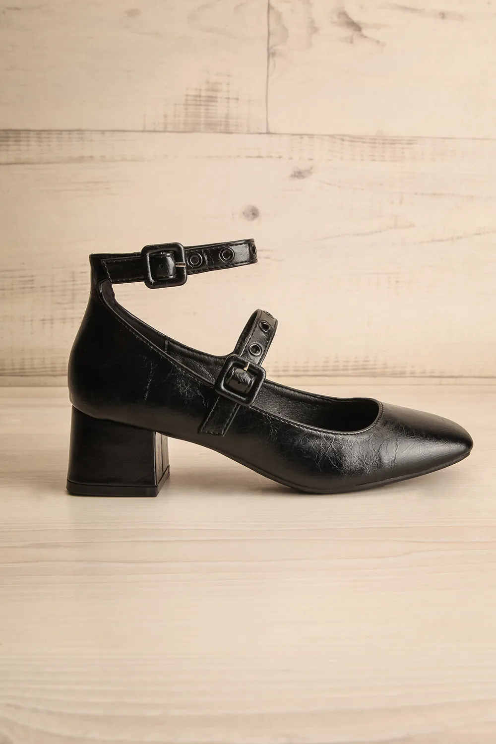 Kundah | Pointed Toe Black Heels