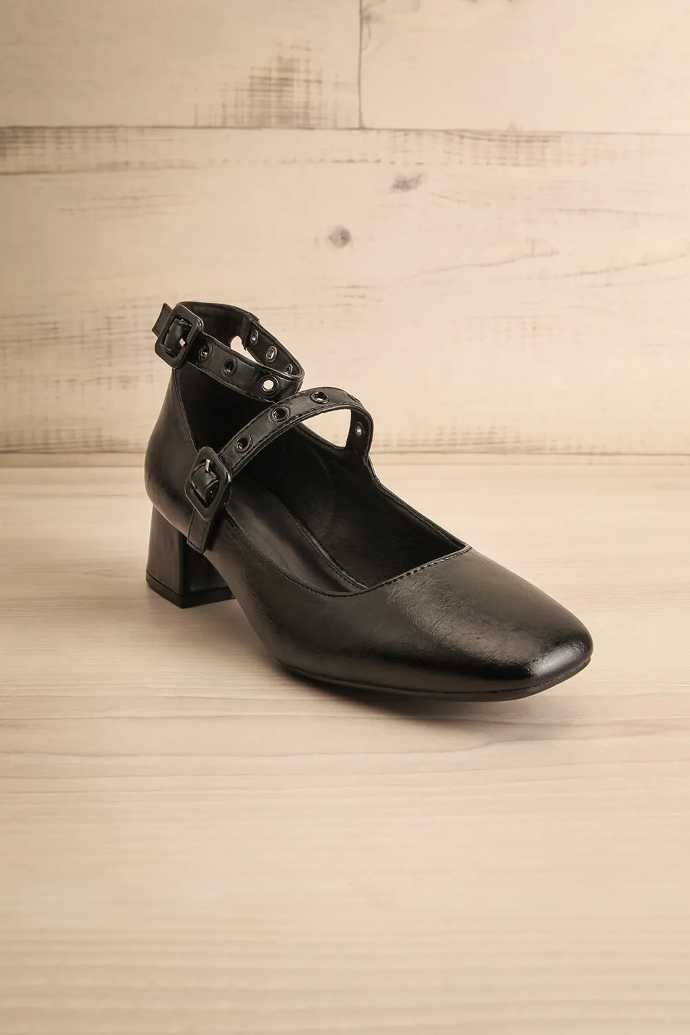 Kundah | Pointed Toe Black Heels