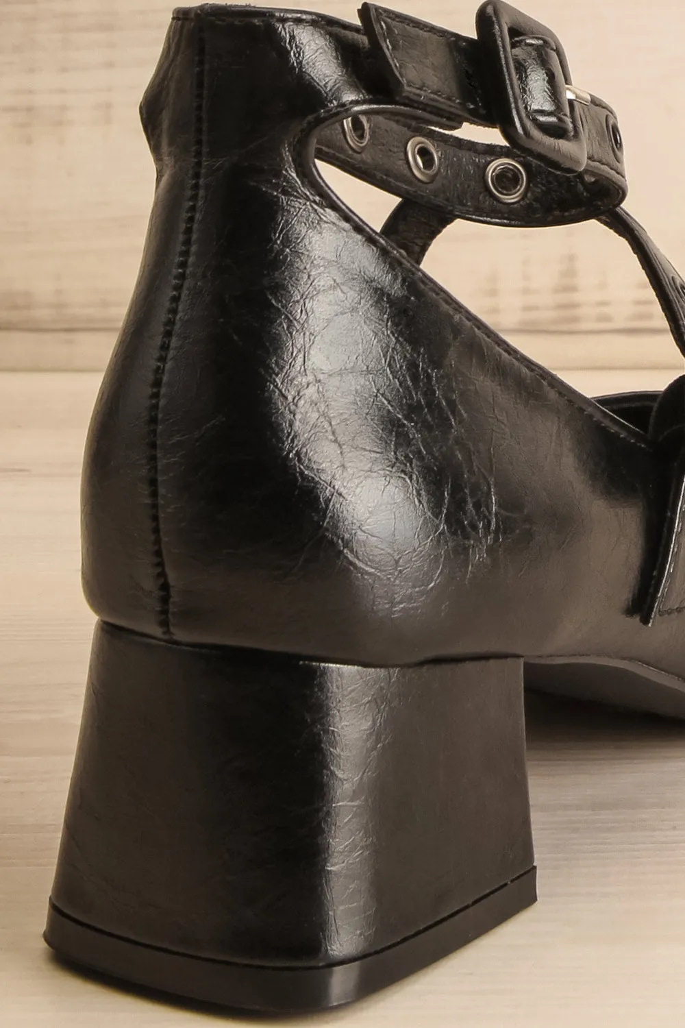 Kundah | Pointed Toe Black Heels