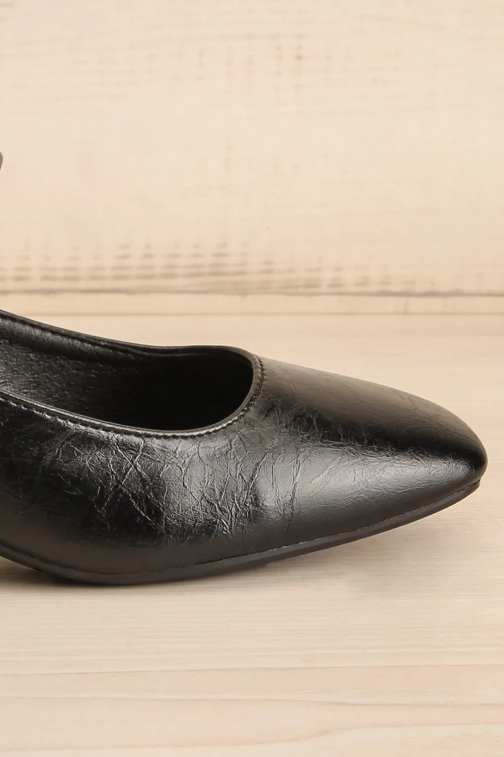 Kundah | Pointed Toe Black Heels