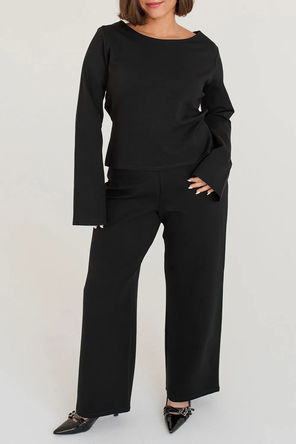 Lela Black | Long-Sleeved Top w/ Open-Back