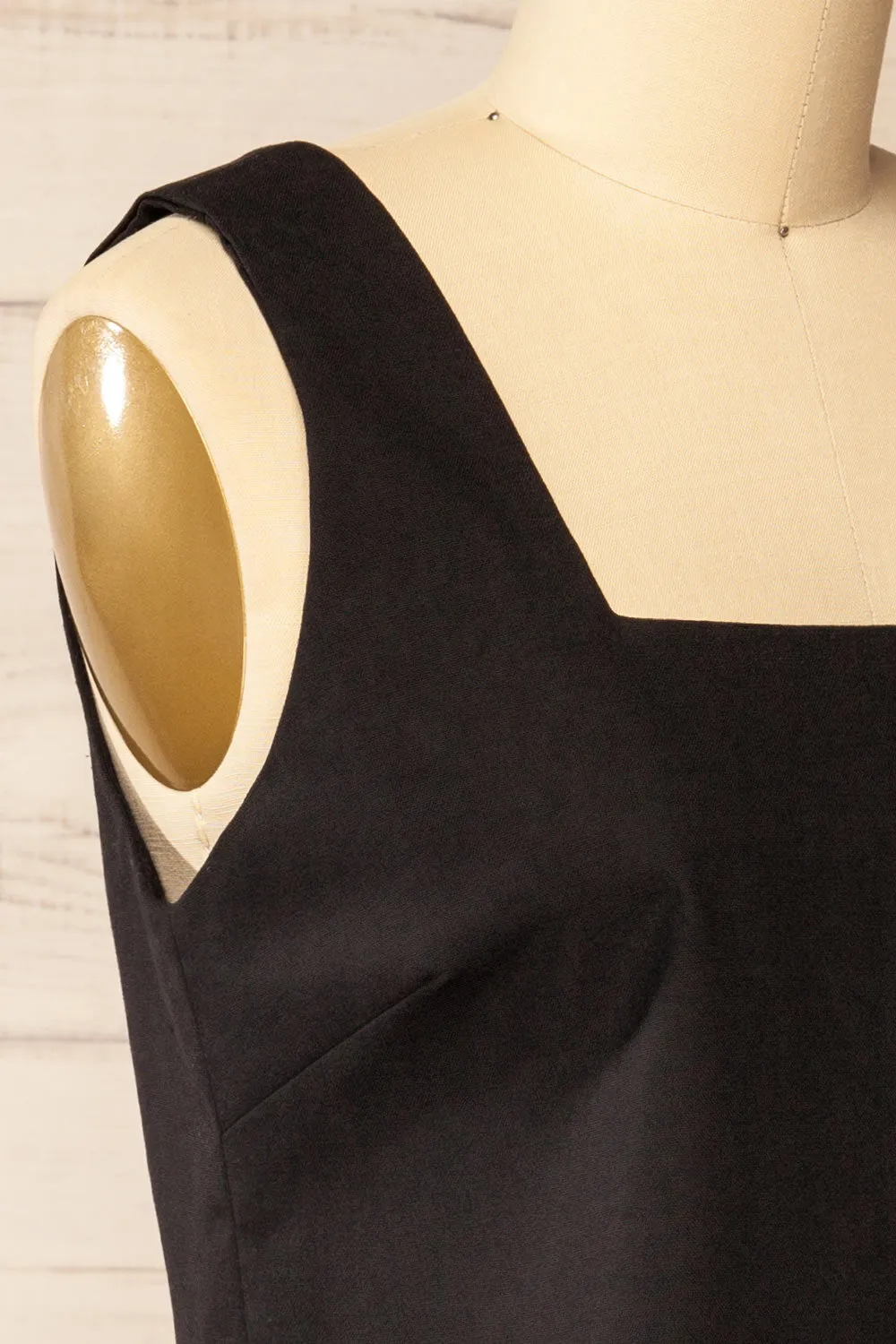 Lukla Black | Cropped Linen Tank Top