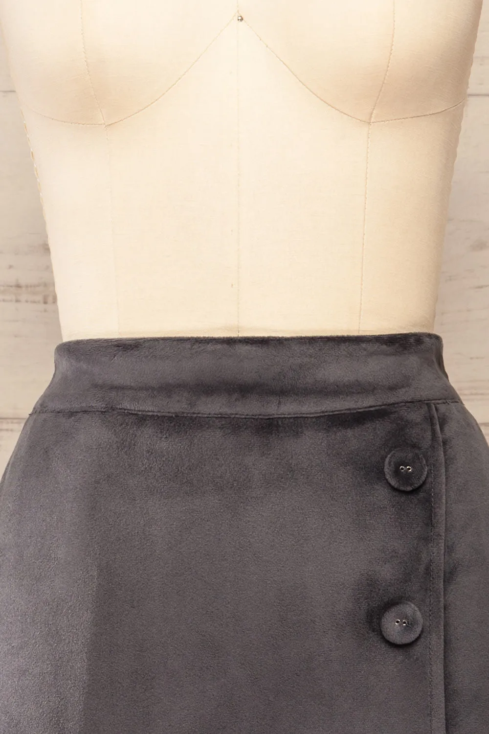 Majuro | Dark Grey Velvet Skort