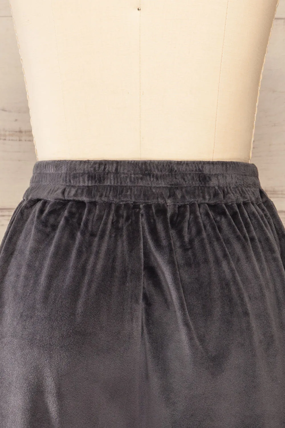 Majuro | Dark Grey Velvet Skort