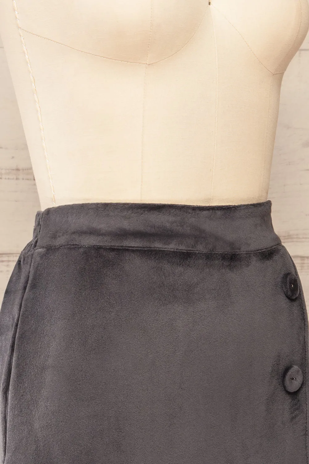 Majuro | Dark Grey Velvet Skort