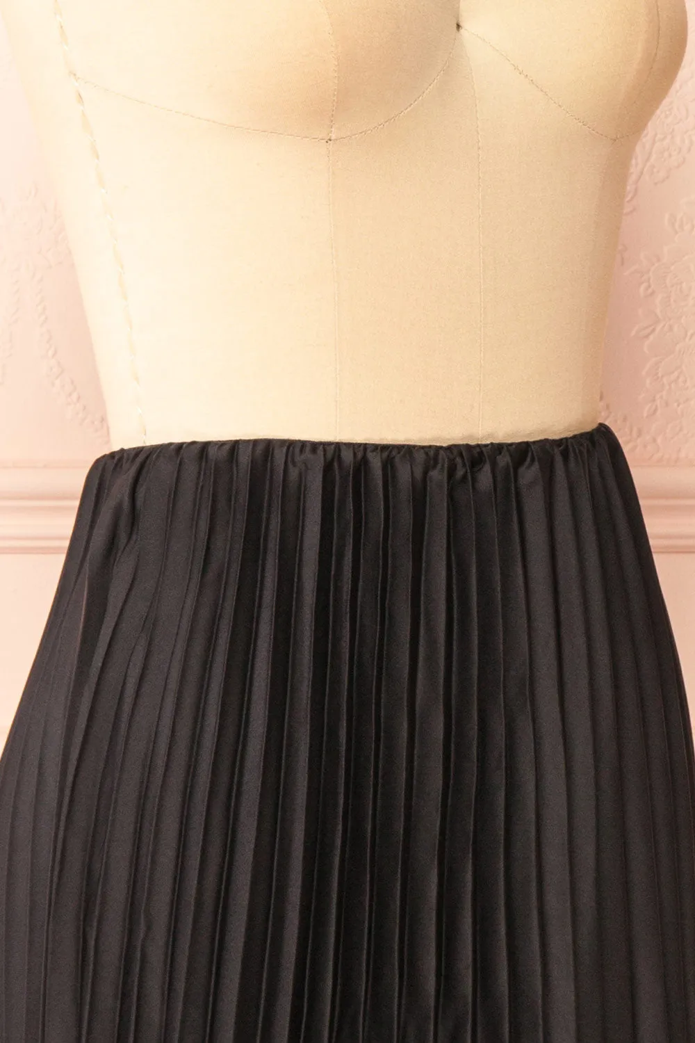 Mirys Black | Pleated Satin Midi Skirt