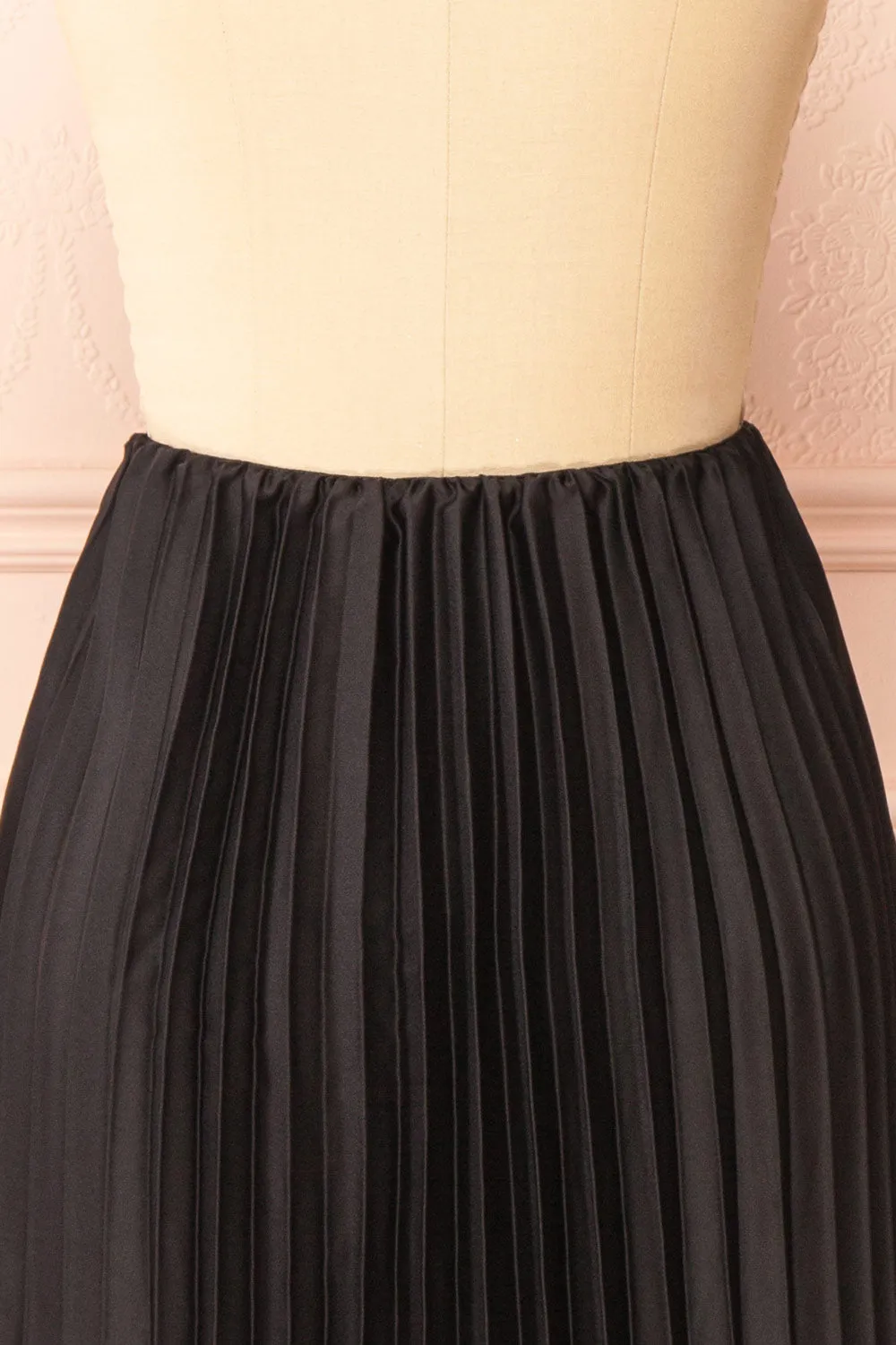 Mirys Black | Pleated Satin Midi Skirt