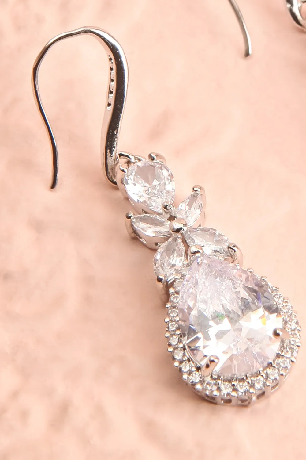 Monchiz | Crystal Pendant Earrings