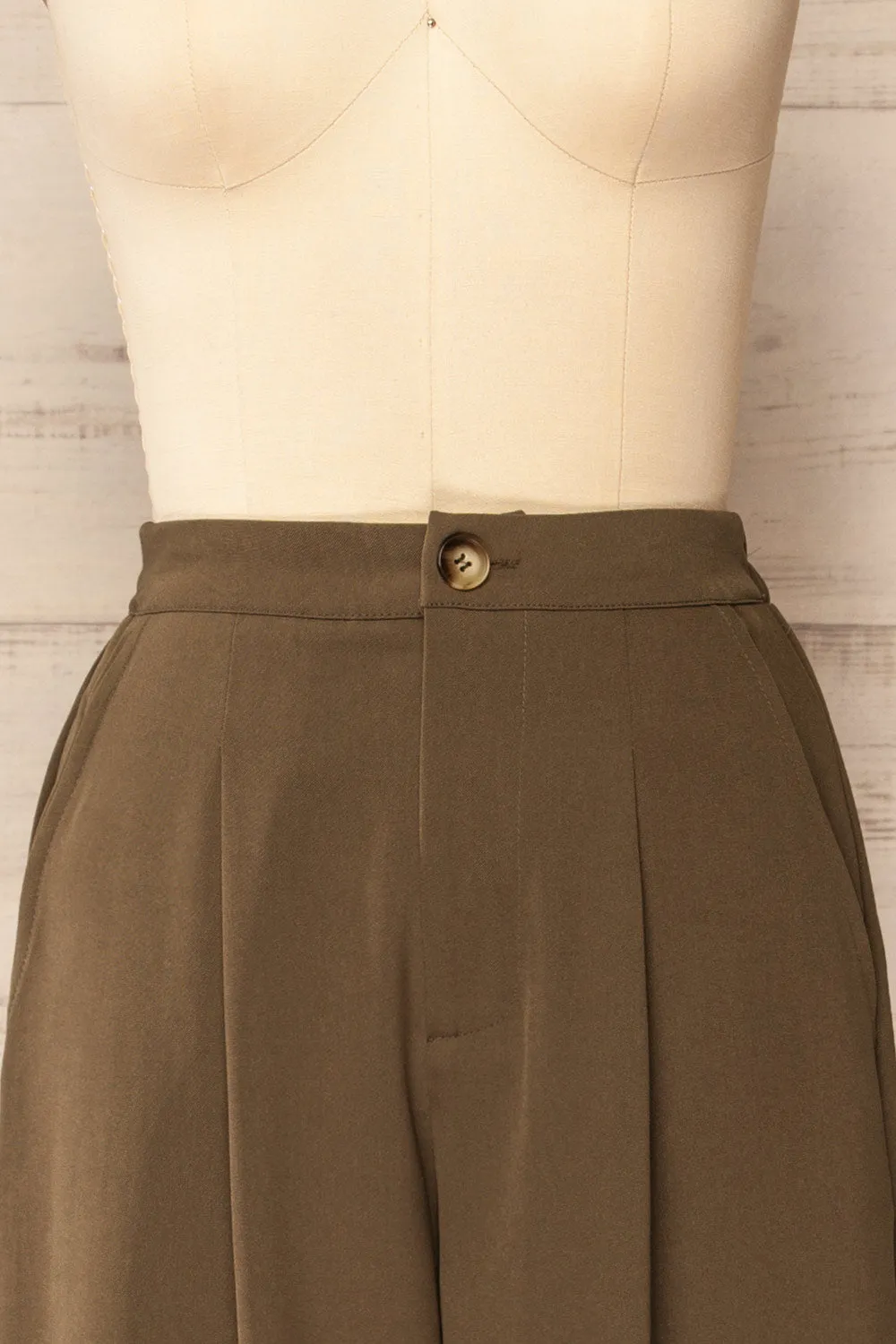 Montreux | High-Waisted Khaki Pants