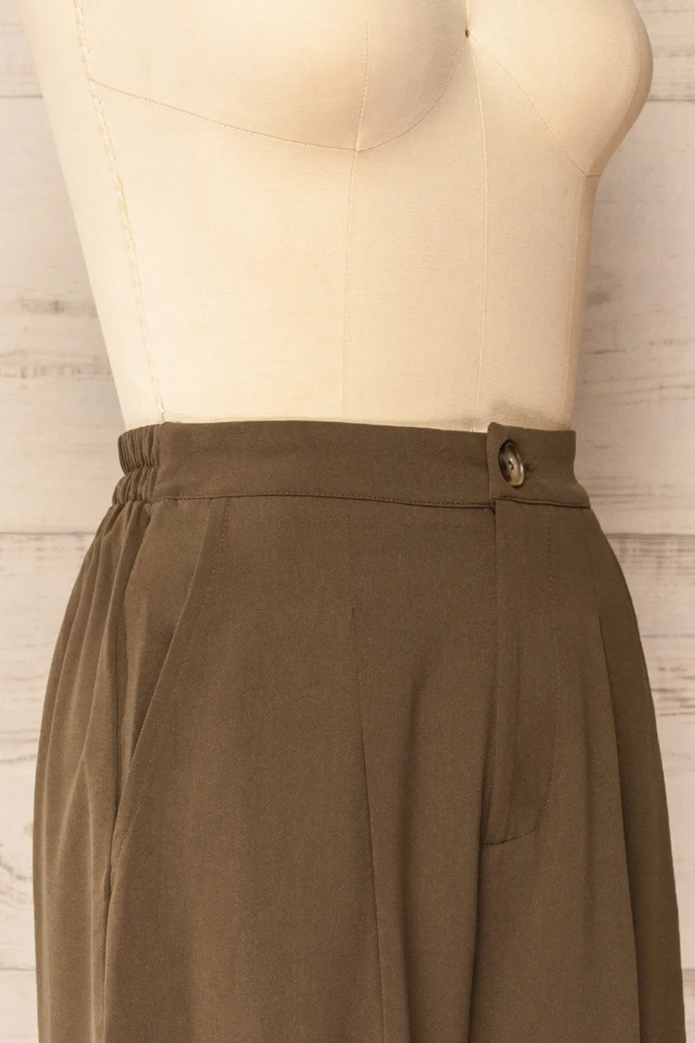 Montreux | High-Waisted Khaki Pants