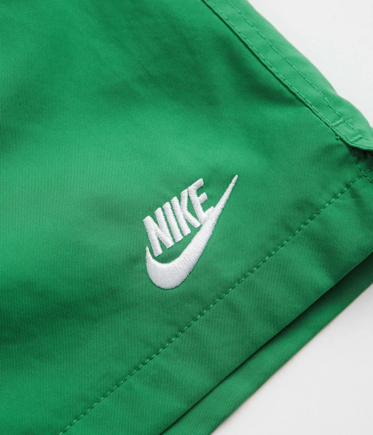 Nike Club Woven Flow Shorts - Malachite / White