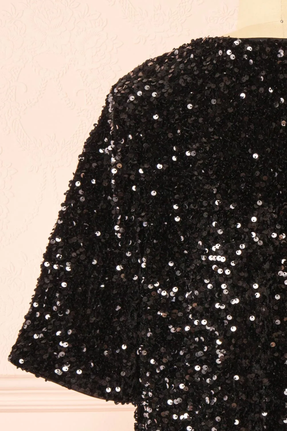 Nyala | Short-Sleeved Black Sequins Cardigan