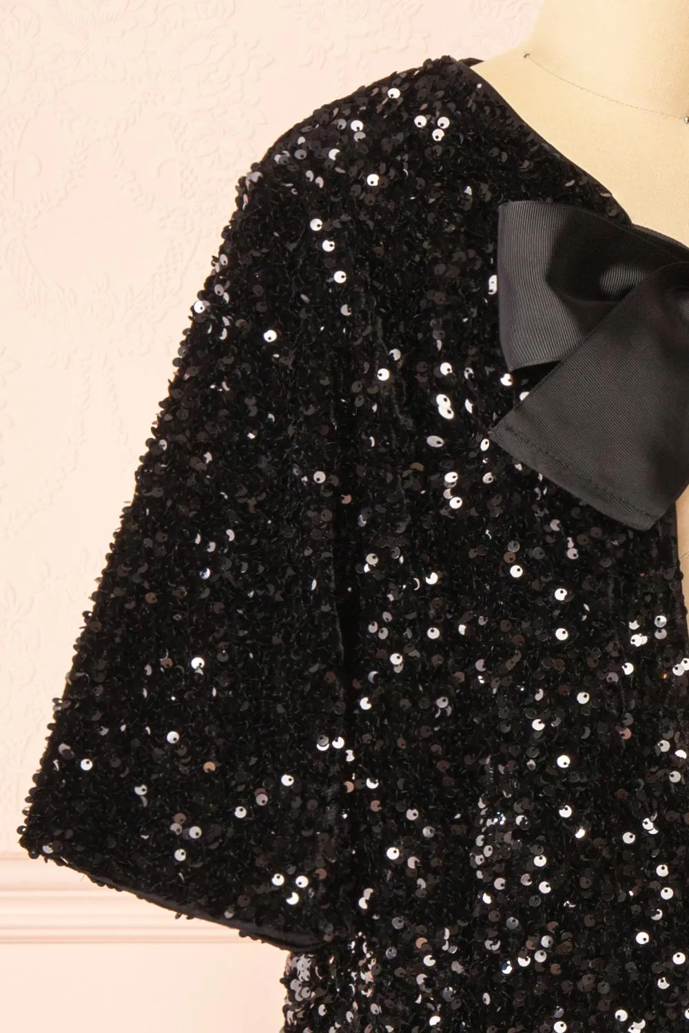 Nyala | Short-Sleeved Black Sequins Cardigan