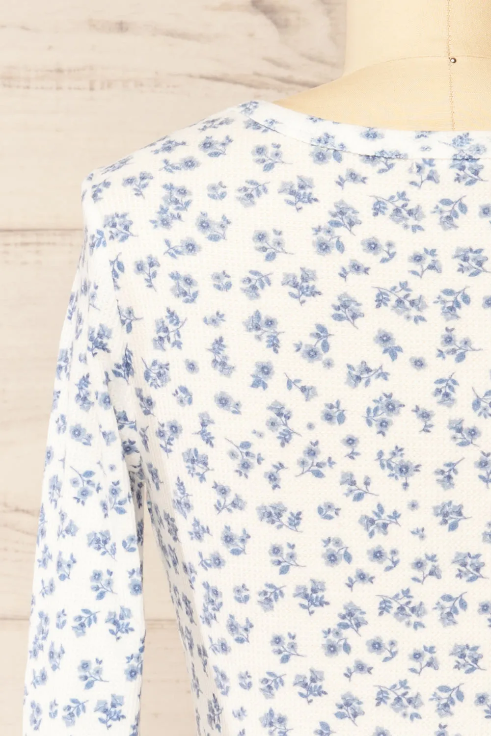 Pesza | Long-Sleeved Blue Floral Top