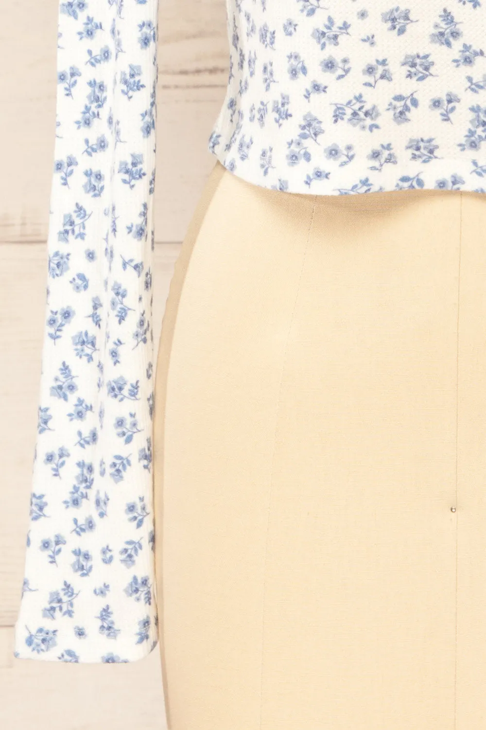 Pesza | Long-Sleeved Blue Floral Top